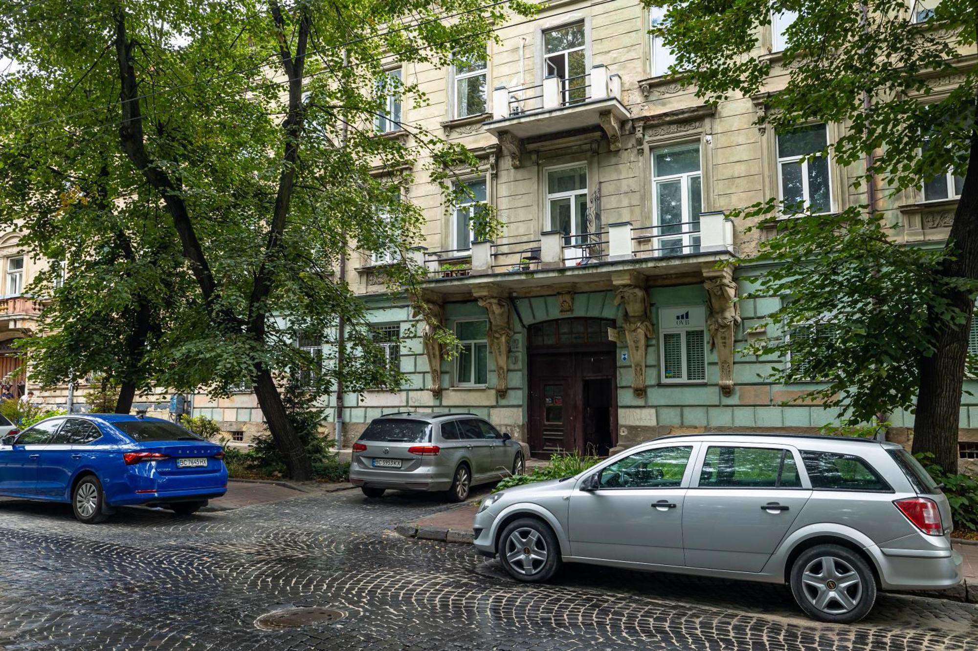 Avangard LChin*M Apartment Lviv Buitenkant foto